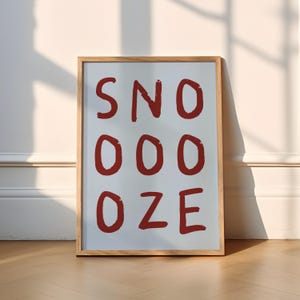 Snooze Druck | 6 Farben | Typografie (Retro, Humor, Lebendig, Trendy, Funky, Poster, Schlafzimmer, Schlaf, gesund, Wandkunst, lustig, niedlich, Kind)