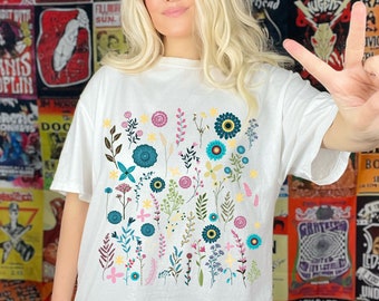 Oversized Aesthetic Flower Shirt, Comfort colors, Botanical Shirt,Wildflower T-shirt,  Cottagecore Shirt,  ,  Gift for her