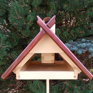 Bird feeder with chimney