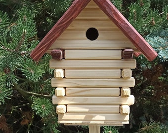 Nesting box with 27 entrance hole