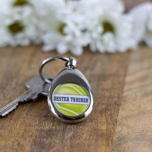 Schlüsselanhänger Tennis Abschiedsgeschenk für TrainerIn Spieler mit Einkaufswagenchip im Anhänger aus Metall / Geschenk für Trainer Spieler