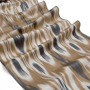 Bruin-zwart katoenen ikatstof - authentiek ikattextiel, meubelstof met ikatpatroon, abstracte boho ikatstof, Oezbeeks ikattextiel