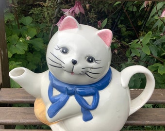 Vintage White Cat Novelty Teapot, Rare Cat Teapot, Decorative Teapot Collectors