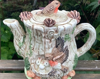Leonardo Collection Robin Wild Bird Tree Trunk Decorative Teapot, Woodland Theme Teapot
