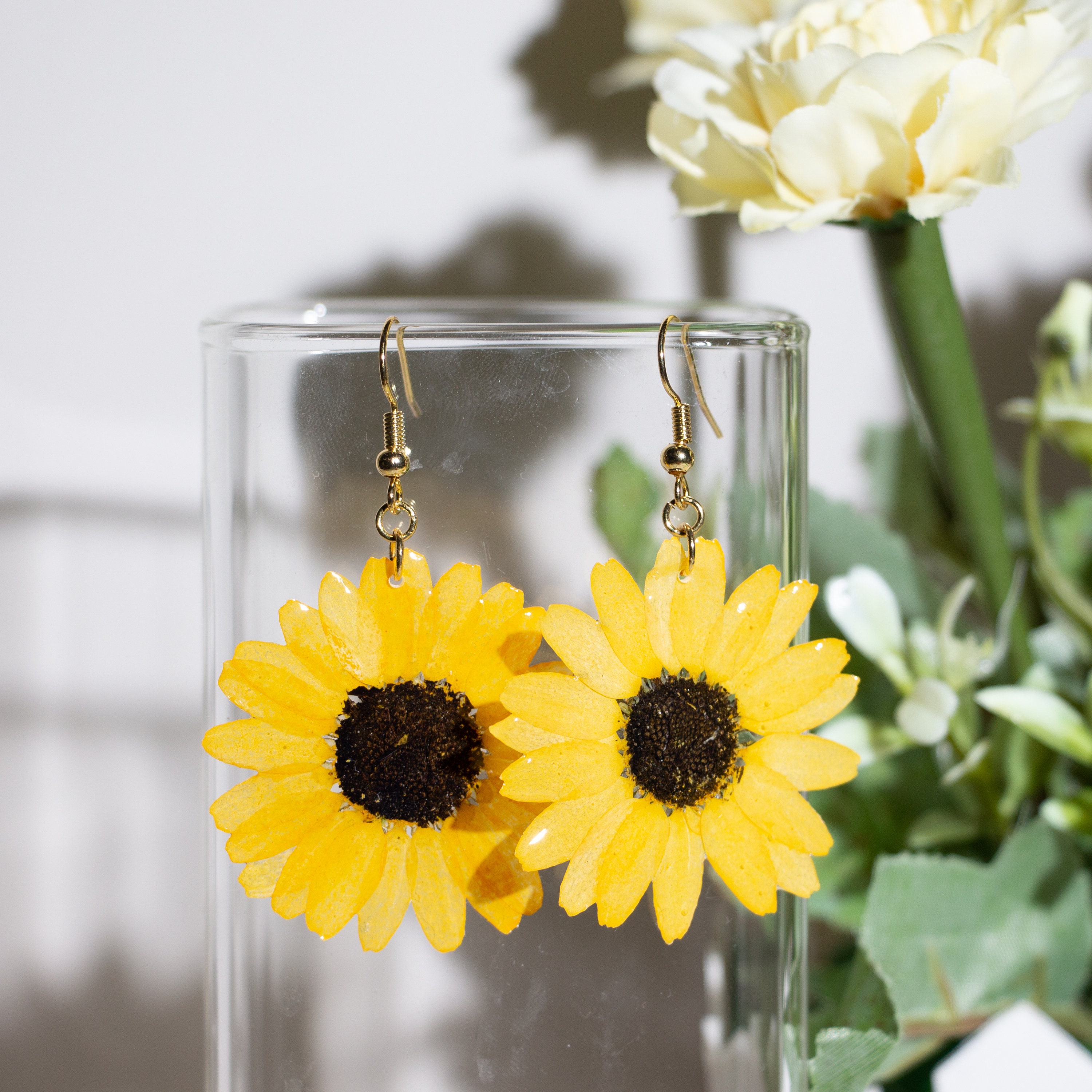 Pressed Daisy Flower Resin Earrings Real Flower Earrings Etsy