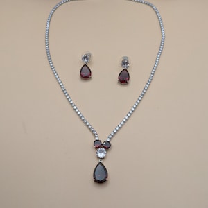 Conjunto de collar nupcial indio con diamantes de circonita cúbica roja rubí, chapado en plata