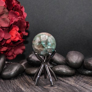Modern Small Claw Crystal Stand