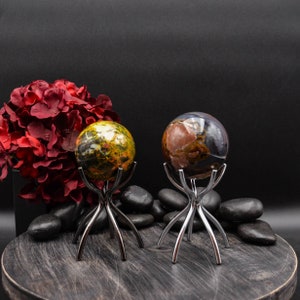 Modern Medium Claw Crystal Stand