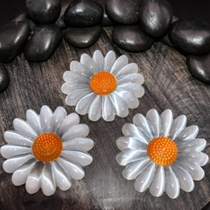 Carved Selenite Daisy