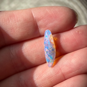 Solid australisk opal cabochon