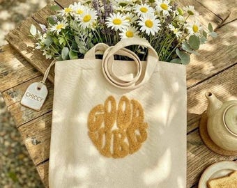 Borsa tote con ricamo a punto punzone, borsa in tela ricamata a mano, borsa tote testurizzata con citazione divertente, shopper artistica trapuntata, regalo unico per lei