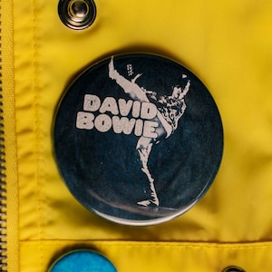 David Bowie Pin, David Bowie Pinback Button, David Bowie Button, Rock Buttons, Rock Pins, music buttons, music pins, classic rock pins