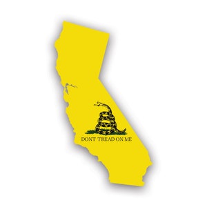 California State Shaped Gadsden Flag Sticker - Aufkleber - American Made - UV Geschützt ca don&#39;t tread on me Rassel schlang gewickelt historisch