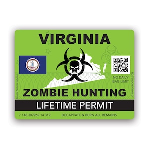 Puede incluir: Un permiso de caza de zombis de Virginia rectangular verde con un símbolo de calavera negra y peligro biológico. El permiso incluye la bandera del estado de Virginia, un código QR y el texto "Decapitar y quemar todos los restos."