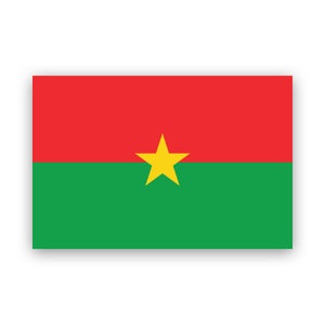 Puede incluir: La bandera de Burkina Faso, un diseño rectangular con una mitad superior roja y una mitad inferior verde. Una estrella amarilla de cinco puntas está centrada en la bandera. La bandera tiene un borde blanco.