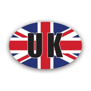 以下が含まれることがあります： イギリス国旗のデザインが施された楕円形のステッカー。太字の黒いフォントで「UK」の文字が描かれています。赤、白、青の配色で、白い縁取りがあります。このステッカーは、イギリスを表すために使用されます。