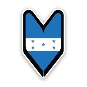 Può includere: Un adesivo a forma di cuore blu e bianco con la bandiera dell'Honduras. La bandiera ha cinque stelle bianche su una striscia bianca al centro del campo blu.