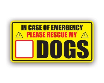以下が含まれることがあります： 黄色い看板に黒い文字で「緊急時、私の犬を救助してください」と書かれています。テキストの両側に赤い感嘆符があり、看板の中央には赤い枠で囲まれた白い正方形があります。