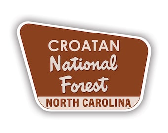 クロアタン国有林 ノースカロライナ NC ステッカー - デカール - アメリカ製 - UV保護 ノースカロライナ NC 探検 旅行 キャンプ キャンプ