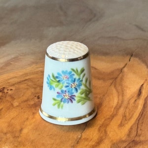Royal Worcester Thimble Signed by M Igoe England