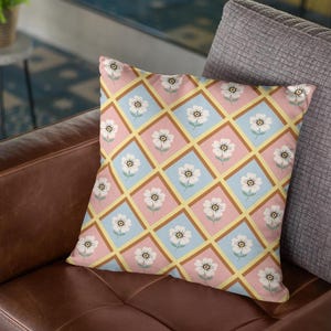 Rosa und Blaues Blumen Zierkissen | Frühling Dekor | Neues quadratisches Dekokissen | Spaß Geschenkidee | 3 Größen: 14x14, 16x16, 18x18 Zoll