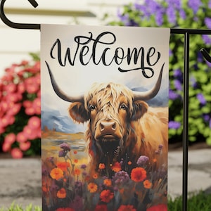 Drapeau floral de bienvenue pour vache des Highlands | Drapeau de jardin pays vache | Beau drapeau de jardin | Drapeau de bienvenue | Drapeau de pelouse | Drapeau de triage | 12" x 18"