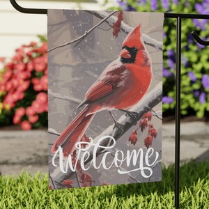 Bandeira de boas-vindas com cardeal nevado | Bandeira de jardim com pássaro cardeal vermelho | Bandeira de jardim bonita | Bandeira de boas-vindas | Bandeira de gramado | Bandeira de quintal | 30,5 cm x 45,5 cm