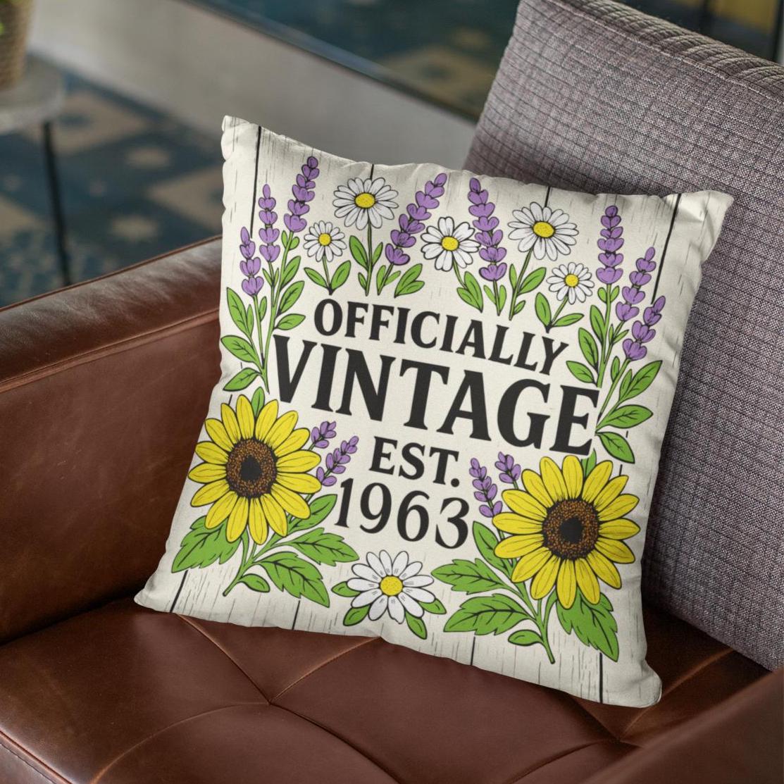 誕生年ヴィンテージクッション | パーソナライズされた誕生年ギフト