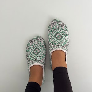 Knitted slippers, women slippers, socks, gift for her, housewarming gift, slippers for guests, cozy indoor shoes, knitwear, knit accessories