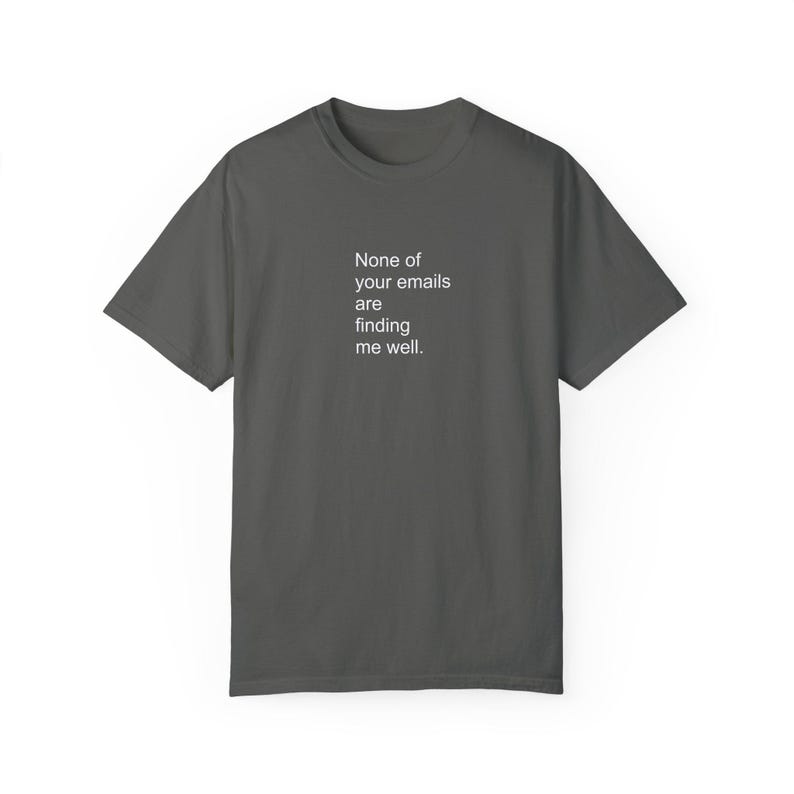 Camiseta divertida de oficina, correspondencia por correo electrónico, camiseta de colores cómodos, regalo divertido para compañeros de trabajo, camiseta de secretaria, humor de oficina, ninguno de tus correos electrónicos es imagen 7