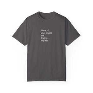 Camiseta divertida de oficina, correspondencia por correo electrónico, camiseta de colores cómodos, regalo divertido para compañeros de trabajo, camiseta de secretaria, humor de oficina, ninguno de tus correos electrónicos es imagen 8