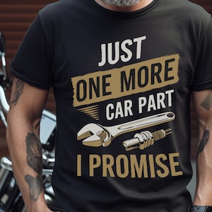 お父さんへの面白い「Just One More Car Part I Promise」シャツギフト、カーツールTシャツ、父の日ギフト、車好きのお父さん、車愛好家の面白いお父さんシャツ