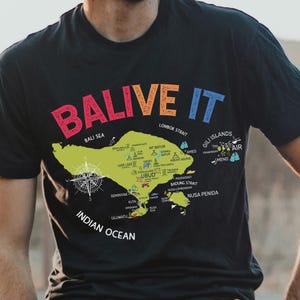 Chemise itinéraire à Bali, carte de l'Indonésie, cadeau de vacances sur l'île de Bali Comfort Colors®, temple de l'Asie en Indonésie Voyage aventure Balive It Travel