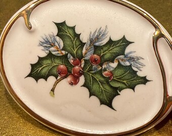 Vintage Christmas Porcelain Brooch Pin - Designs By Jansyl - Janet S. Platz Artist Miniature Scene Holly Branch Mistletoe
