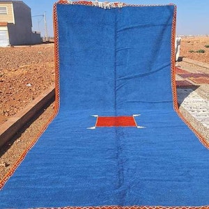 Handgewebter Marokkanischer Wollteppich: Berber Teppich in Blau