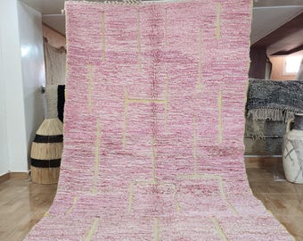 Rosa Marokkanischer Teppich: Handgemachter Berber Teppich aus Wolle, Abstraktes Geometrisches Design