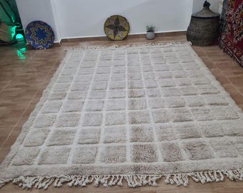 Handmade Cream Wool Moroccan Rug: Minimalist Grid Pattern
