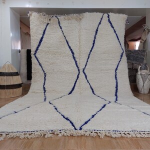 Handgewebter marokkanischer Wollteppich: Boho Dekor in Creme & Blau
