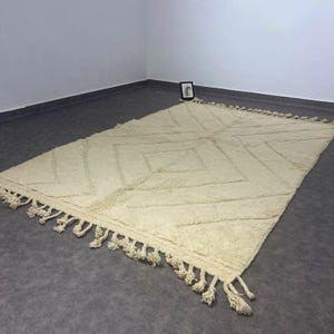 Simple Handmade Moroccan Wool Rug – Elegant Neutral Area Rug – Versatile Modern Home Décor