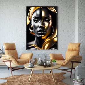 Pode incluir: Um retrato preto e dourado de uma mulher com um turbante dourado. O rosto da mulher &eacute; dividido ao meio, com um lado pintado de preto e o outro de dourado.