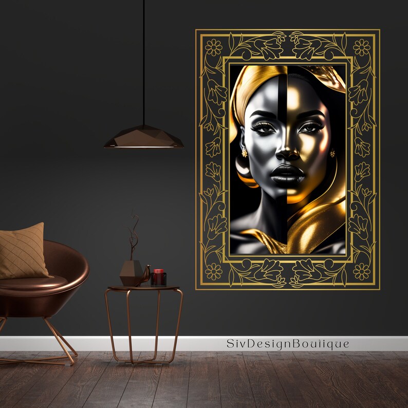 Pode incluir: Um retrato preto e dourado de uma mulher com um adorno de cabe&ccedil;a dourado, emoldurado em uma moldura dourada ornamentada com desenhos florais. O texto "SivDesignBoutique" est&aacute; na parte inferior da imagem.