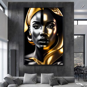 Pode incluir: Uma impress&atilde;o de arte digital de um rosto de mulher, metade dourado e metade prateado, com um turbante dourado. O fundo &eacute; preto.