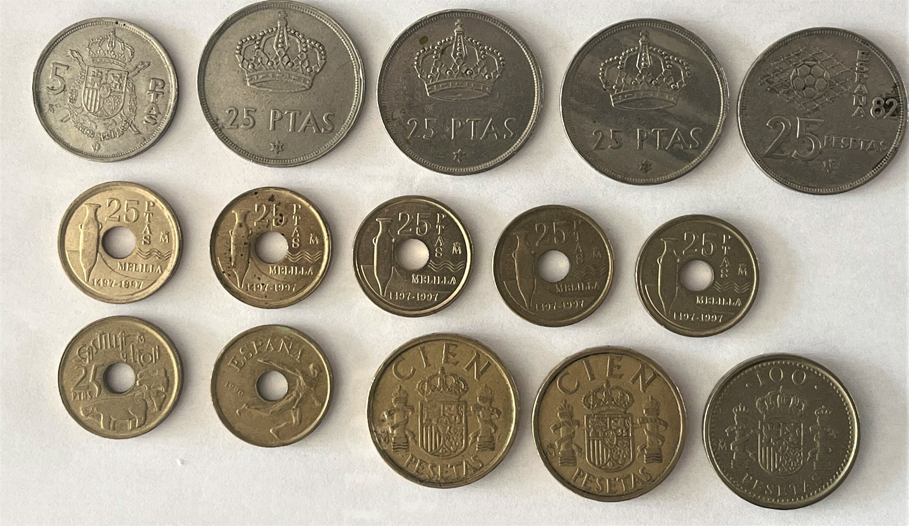 1975年から1997年までのスペインのヴィンテージ・ペセタ硬貨。5ペセタ