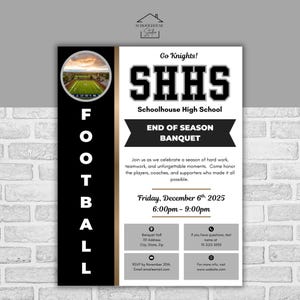Könnte beinhalten: Werbeflyer für das Saisonabschlussbankett des Footballteams der Schoolhouse High School. Das Design zeigt die Initialen des Teams, SHHS, in fetten schwarzen und weißen Buchstaben, zusammen mit Veranstaltungsdetails und einem Foto.