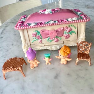 Vintage 1993 Kenner Fairy Winkles Cozy Keepsakes Jewelry Box with original chair, table, Prim and Proper FairyWinkles, and Biscuit WeeWinkle