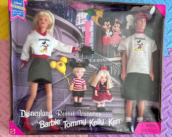 Vintage 1998 Mattel Disneyland Resort Vacation Tommy Kelly Ken & Barbie Doll Gift Lot Set Disney Park Exclusive