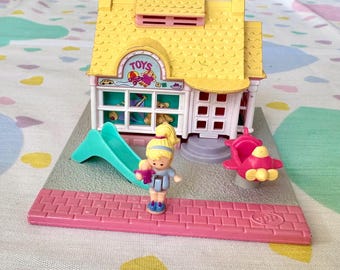 Tienda de juguetes Polly Pocket vintage de 1993 con muñeca