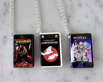 Collar de VHS vintage en miniatura