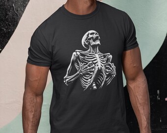 Camiseta de Halloween, Esqueleto Rasgando a Caixa Torácica, Camiseta Vintage de Esqueleto, Camiseta Ousada com Revelação das Costelas do Esqueleto, Camiseta Retrô com Caveira, Camiseta Estampada com Esqueleto