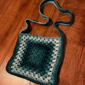 Granny square shoulder bag